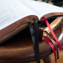 Load image into Gallery viewer, NKJV Classic Verse-Style Center-Column Reference Bible – Black | Trusted New King James Version | 72,000+ Cross-References | Comfort Print® Genuine Leather