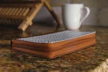 Load image into Gallery viewer, Holy Bible: Niv, Thinline Bible, Brown/white, Zippered, Red Letter, Comfort Print Imitation Leather – Import,