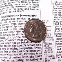 Load image into Gallery viewer, NRSV, Thinline Reference Bible, Comfort Print, New Revised Standard Version Thinline Reference Bible – Import,