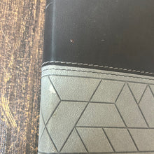 Load image into Gallery viewer, Niv, Storyline Bible, Leathersoft, Black, Comfort Print: New International Version, Black, Leathersoft, Each Story Plays a Part, See How They All Connect Imitation Leather – Import