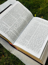 Load image into Gallery viewer, Bilingual Bible Marathi-English – Royal BL Yapp Edition (India)